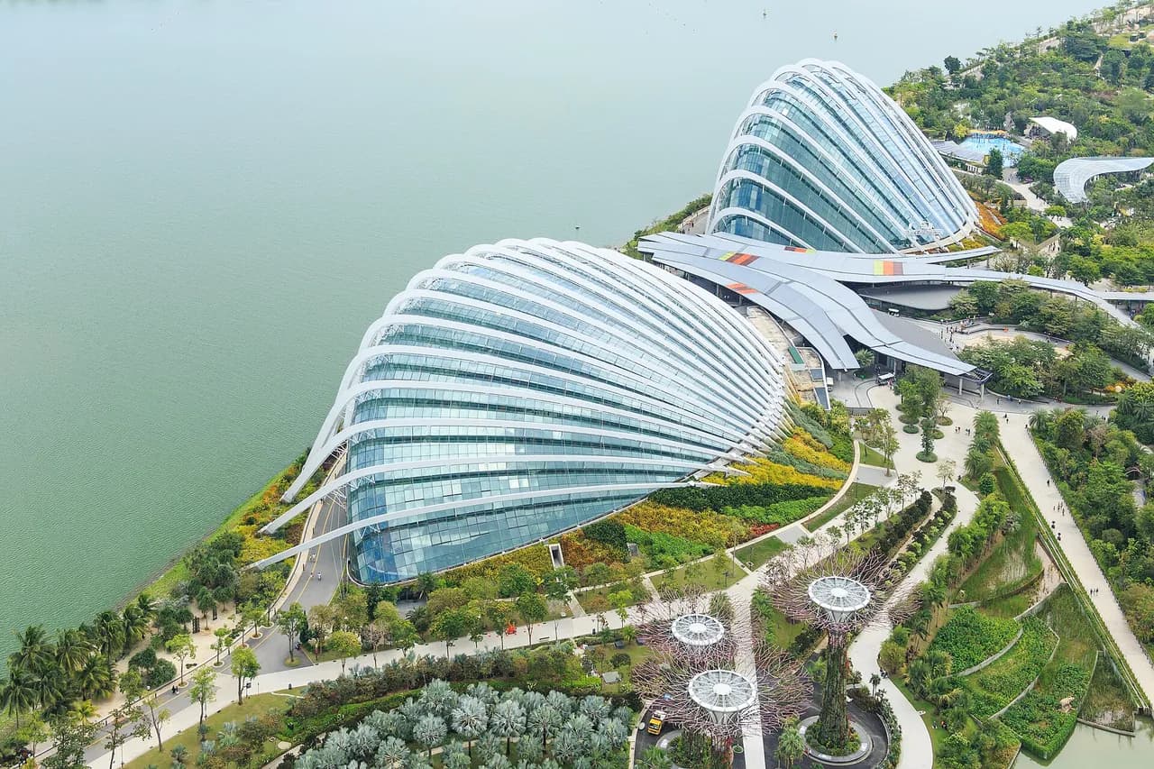 Flower Dome (Цэцгийн бөмбөлөг)